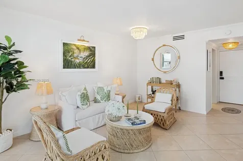 2899 Collins Avenue Miami Beach FL 33140