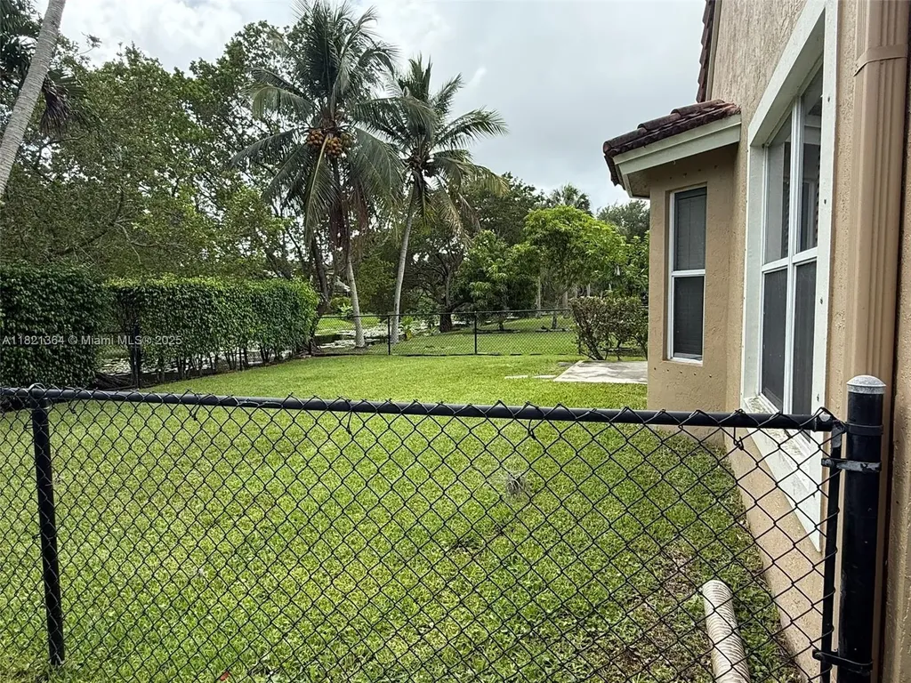 5657 NW 121st Avenue Coral Springs FL 33076