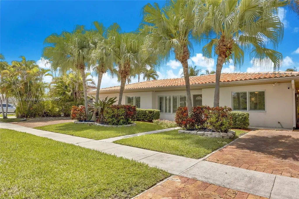 2085 Ixora Road North Miami FL 33181