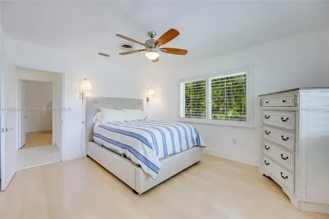 2085 Ixora Road North Miami FL 33181