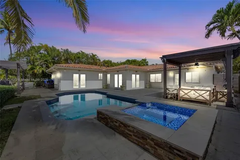 2085 Ixora Road North Miami FL 33181