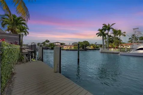 2085 Ixora Road North Miami FL 33181
