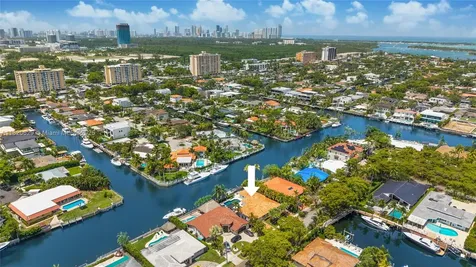 2085 Ixora Road North Miami FL 33181