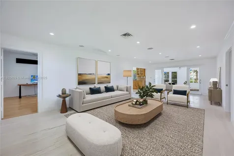 2085 Ixora Road North Miami FL 33181