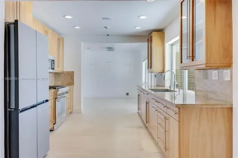 2085 Ixora Road North Miami FL 33181