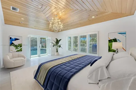 2085 Ixora Road North Miami FL 33181
