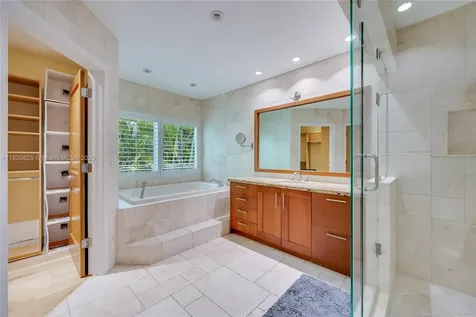 2085 Ixora Road North Miami FL 33181