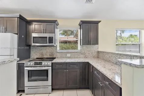 602 El Prado West Palm Beach FL 33405