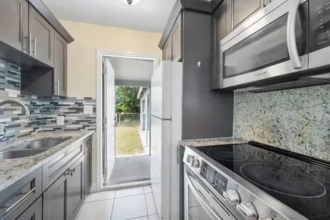 602 El Prado West Palm Beach FL 33405