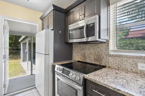 602 El Prado West Palm Beach FL 33405