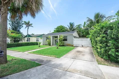 602 El Prado West Palm Beach FL 33405