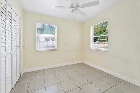 602 El Prado West Palm Beach FL 33405