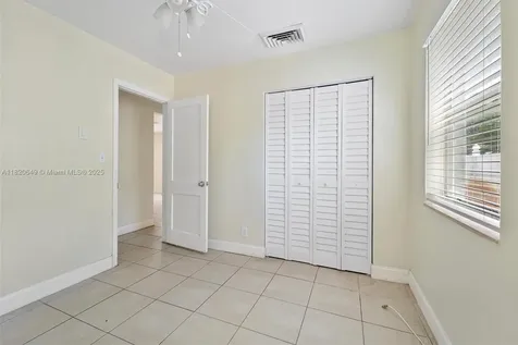 602 El Prado West Palm Beach FL 33405