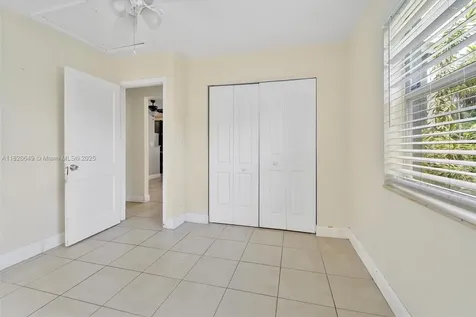 602 El Prado West Palm Beach FL 33405