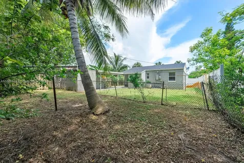 602 El Prado West Palm Beach FL 33405