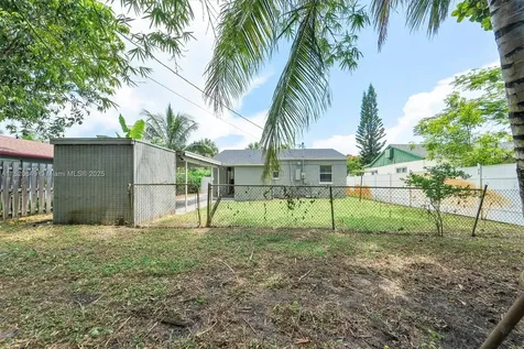 602 El Prado West Palm Beach FL 33405