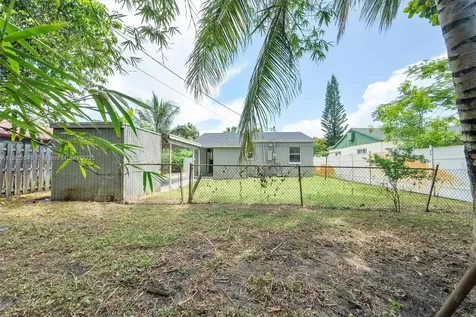 602 El Prado West Palm Beach FL 33405