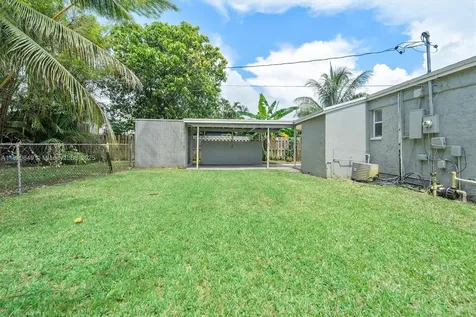 602 El Prado West Palm Beach FL 33405