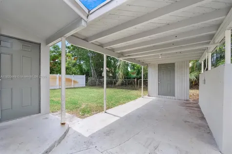 602 El Prado West Palm Beach FL 33405