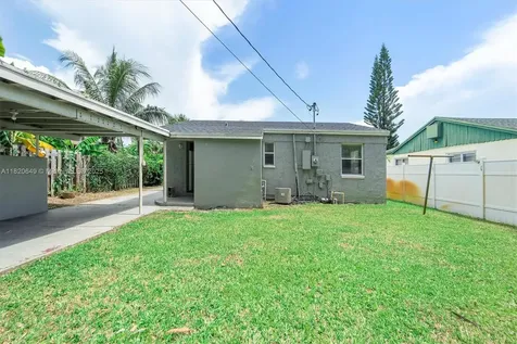 602 El Prado West Palm Beach FL 33405