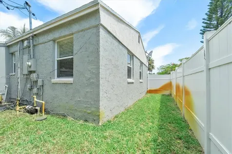 602 El Prado West Palm Beach FL 33405