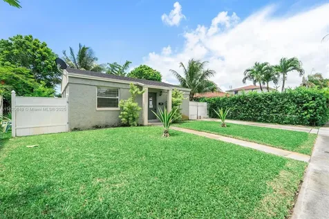 602 El Prado West Palm Beach FL 33405