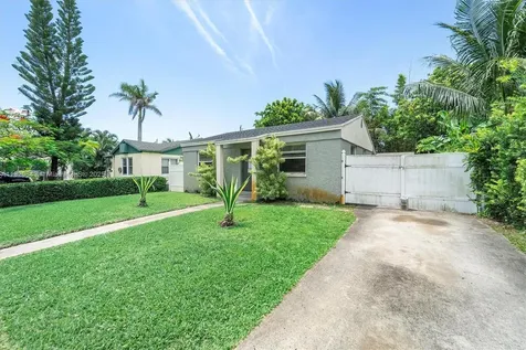 602 El Prado West Palm Beach FL 33405