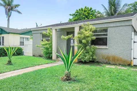 602 El Prado West Palm Beach FL 33405