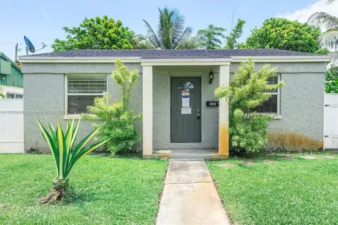 602 El Prado West Palm Beach FL 33405