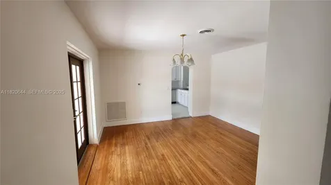 85 Deer Run Miami Springs FL 33166