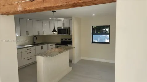 85 Deer Run Miami Springs FL 33166