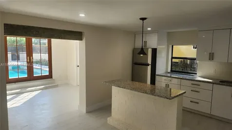 85 Deer Run Miami Springs FL 33166