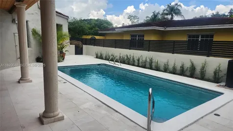 85 Deer Run Miami Springs FL 33166
