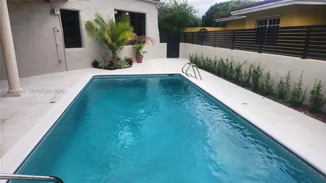 85 Deer Run Miami Springs FL 33166