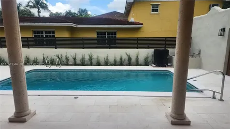 85 Deer Run Miami Springs FL 33166