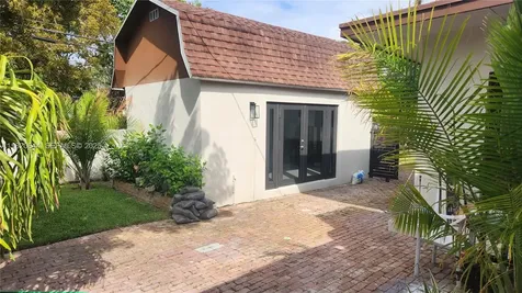 85 Deer Run Miami Springs FL 33166