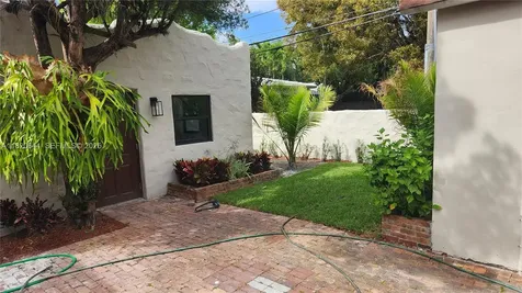 85 Deer Run Miami Springs FL 33166