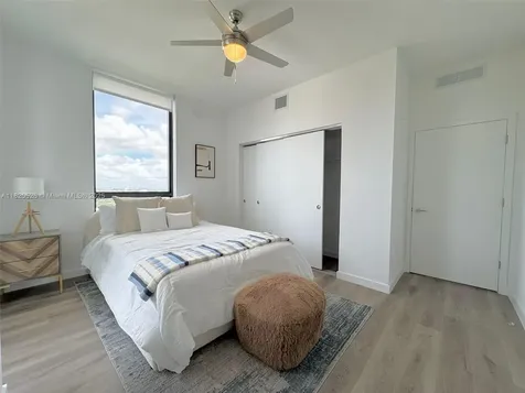 1642 NE 1st Avenue Miami FL 33132