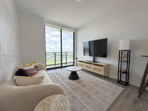 1642 NE 1st Avenue Miami FL 33132