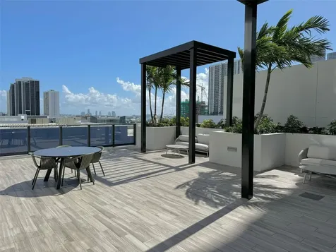 1642 NE 1st Avenue Miami FL 33132