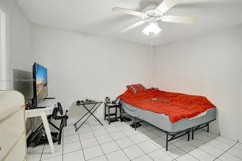 7950 NW 174th Terrace Hialeah FL 33015