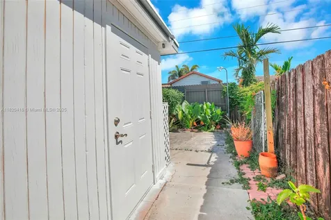 7950 NW 174th Terrace Hialeah FL 33015