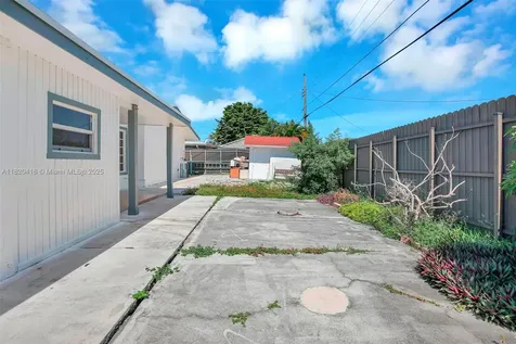 7950 NW 174th Terrace Hialeah FL 33015