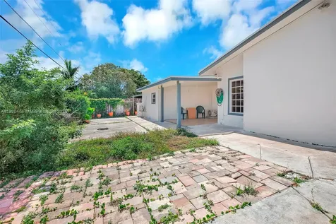 7950 NW 174th Terrace Hialeah FL 33015