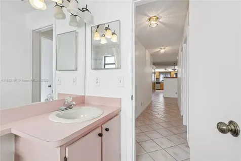 1860 NW 43rd Street Oakland Park FL 33309