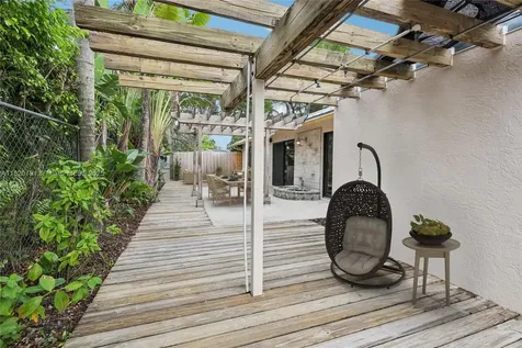 1860 NW 43rd Street Oakland Park FL 33309