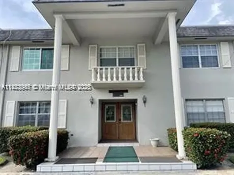 1520 Mckinley Street Hollywood FL 33020