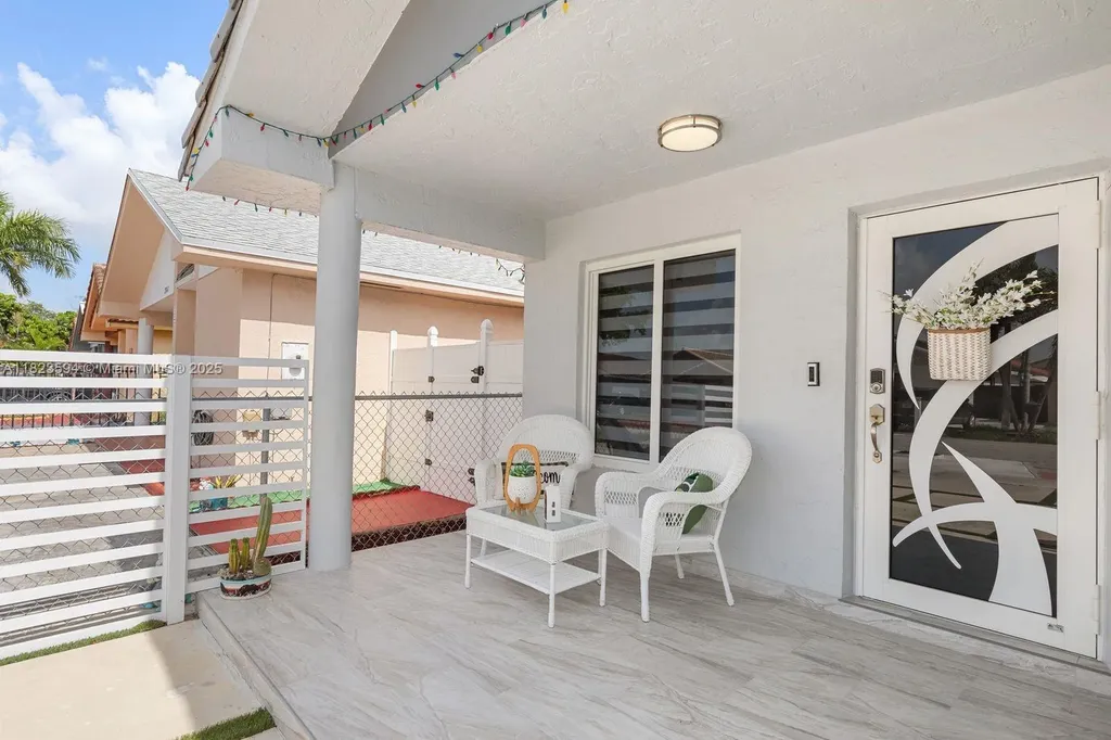 2735 W 74th Street Hialeah FL 33016