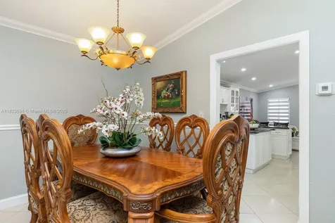 2735 W 74th Street Hialeah FL 33016