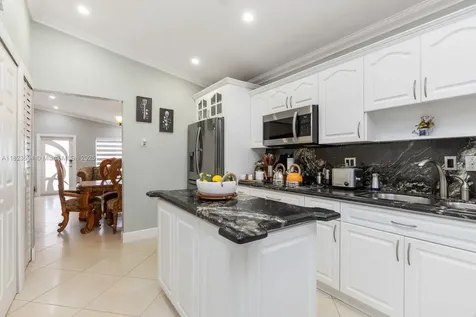 2735 W 74th Street Hialeah FL 33016